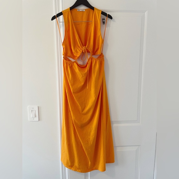 Zara dress with cutouts - Picture 1 of 4